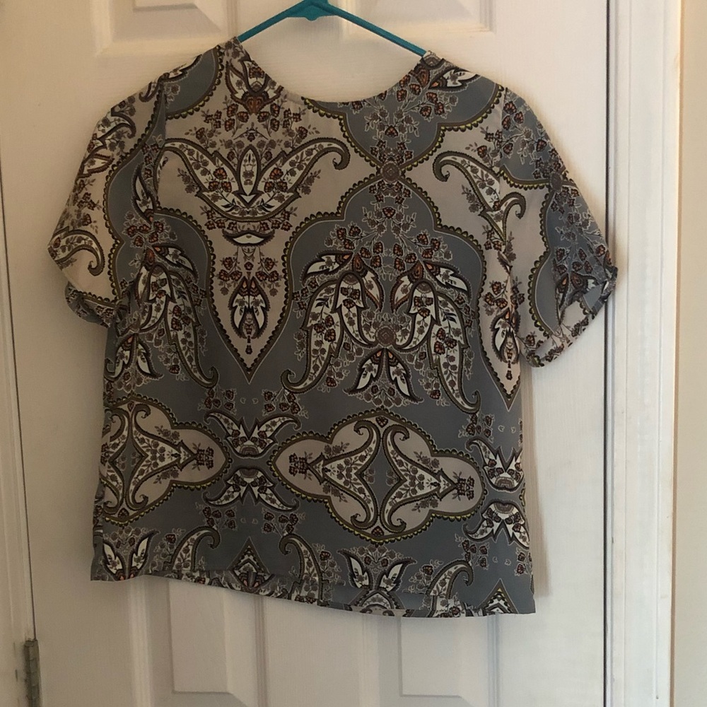 Gray and orange short sleeve top